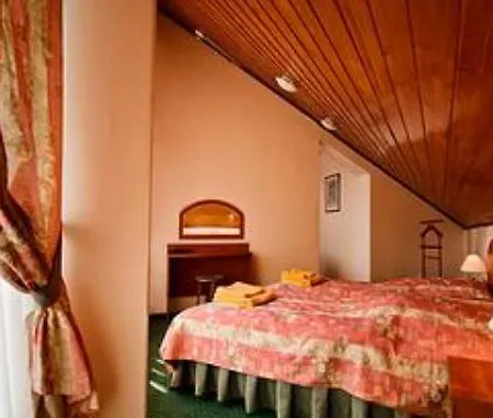 Hotel Sanatorium Uzdrowiskowe Roza 3*