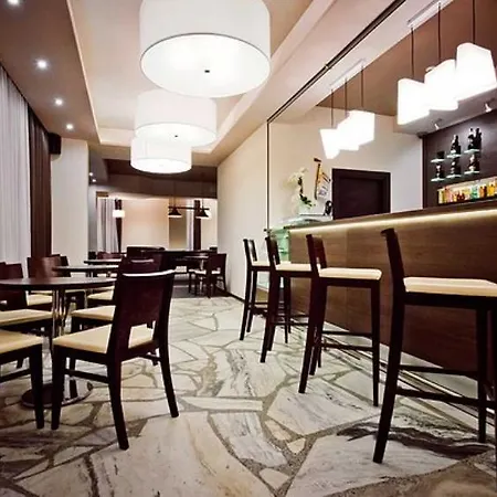 מלון Sanatorium Uzdrowiskowe Roza אוסטראון